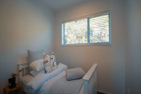 Photo of property in 1/9 Paruru Avenue, Northcote, Auckland, 0627