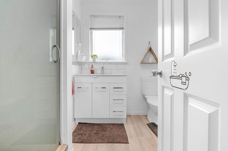 Photo of property in 104 Collins Road, Melville, Hamilton, 3206