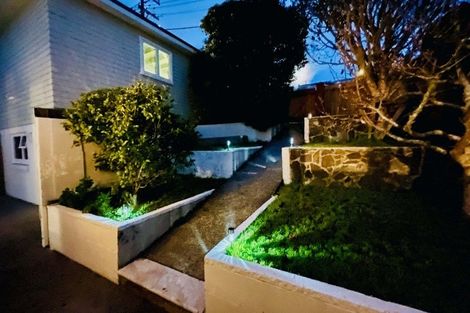 Photo of property in 15 Glanmire Road, Newlands, Wellington, 6037