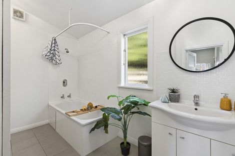 Photo of property in 18 Carrington Street, Mount Cook, Wellington, 6021