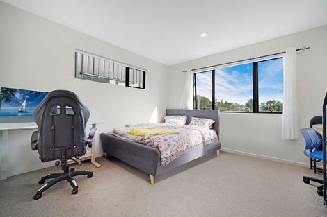 Photo of property in 12/9 Schnapper Rock Road, Greenhithe, Auckland, 0632