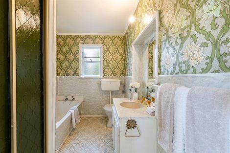 Photo of property in 1/516 Glenfield Road, Bayview, Auckland, 0629