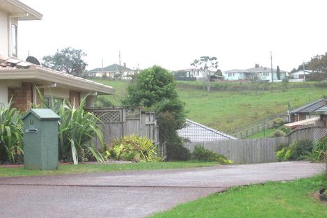 Photo of property in 11 San Ambrosio Rise, Henderson, Auckland, 0612