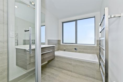 Photo of property in 2 Manaakitia Road, Karaka, 2124