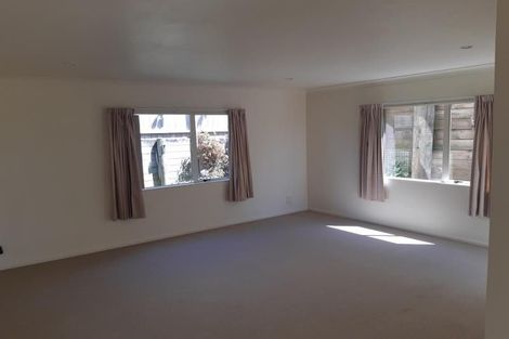 Photo of property in 4 Highgrove Lane, Totara Vale, Auckland, 0632