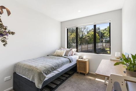 Photo of property in 423 Glenfield Road, Glenfield, Auckland, 0629