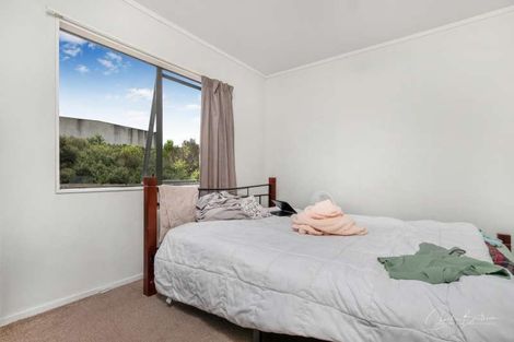 Photo of property in 2/20 Eulogy Place, Randwick Park, Auckland, 2105