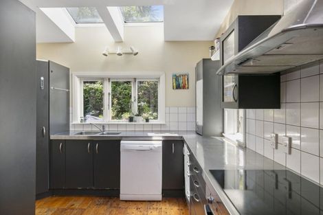 Photo of property in 90 Curtis Street, Northland, Wellington, 6012