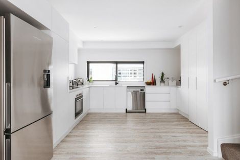 Photo of property in 4/17 Victoria Road, Mount Maunganui, 3116