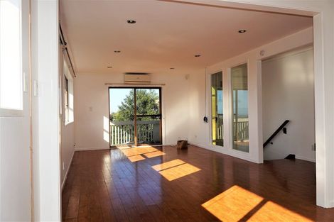 Photo of property in 1/325 Glenfield Road, Glenfield, Auckland, 0629