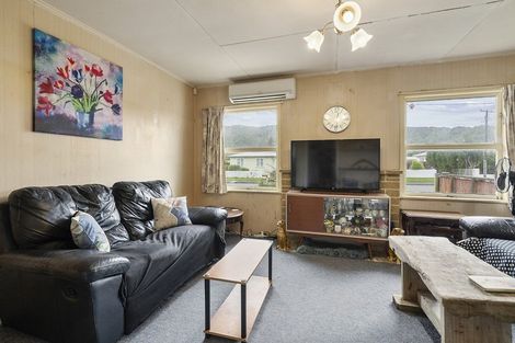 Photo of property in 59 Peel Place, Wainuiomata, Lower Hutt, 5014