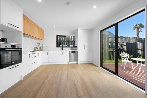 Photo of property in 8a Claridge Street, Glen Eden, Auckland, 0602