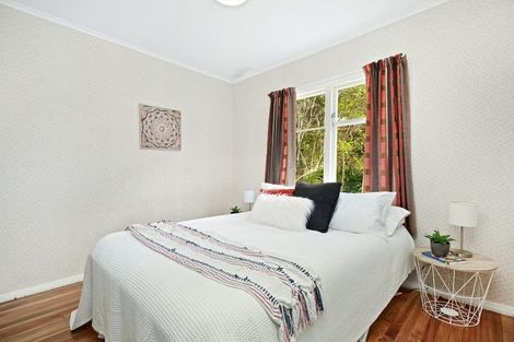 Photo of property in 17 Lane Crescent, Tawa, Wellington, 5028