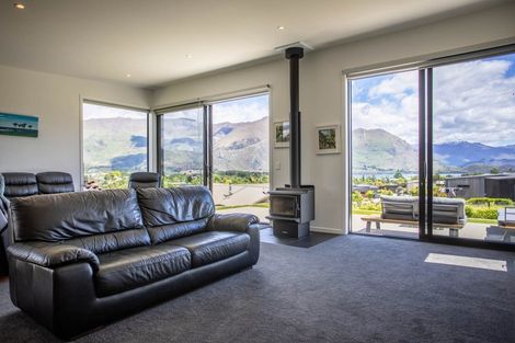 Photo of property in 31 Kirimoko Crescent, Wanaka, 9305
