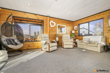 Photo of property in 5 Hadley Wood Drive, Wattle Downs, Auckland, 2103