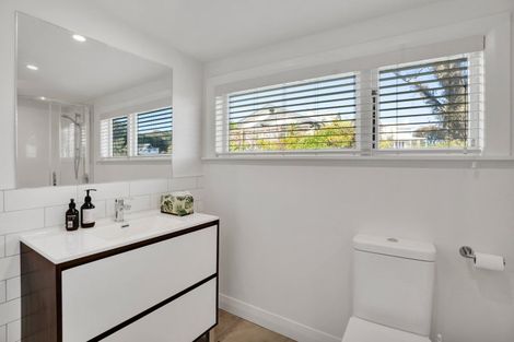 Photo of property in 18 Ridge Lane, New Plymouth, 4310