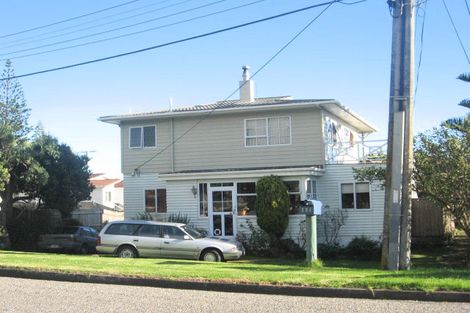 Photo of property in 129 Wellington Road, Paekakariki, 5034