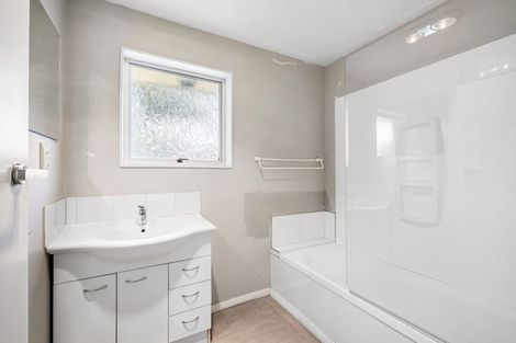 Photo of property in 27 Denniston Crescent, Redwood, Christchurch, 8051