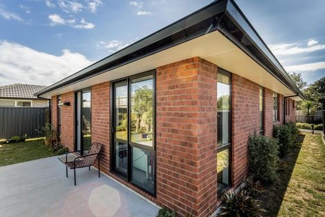 Photo of property in 22 Bridle Way, Omokoroa, 3114