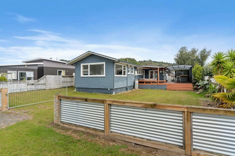 Photo of property in 225 Port Road, Whangamata, 3620