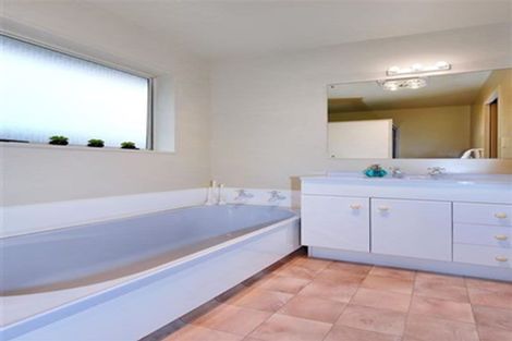 Photo of property in 2 Cunningham Place, Halswell, Christchurch, 8025