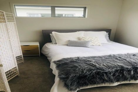 Photo of property in 27 Barber Grove, Moera, Lower Hutt, 5010