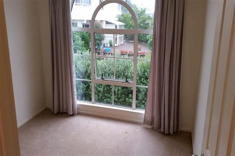 Photo of property in 2/17a Forrest Hill Road, Milford, Auckland, 0620