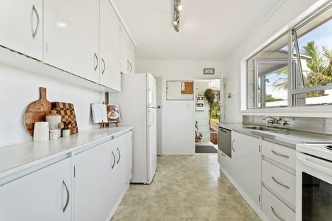 Photo of property in 27 Penton Road, Stanmore Bay, Whangaparaoa, 0932