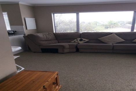 Photo of property in 14 Buisson Glade, West Harbour, Auckland, 0618