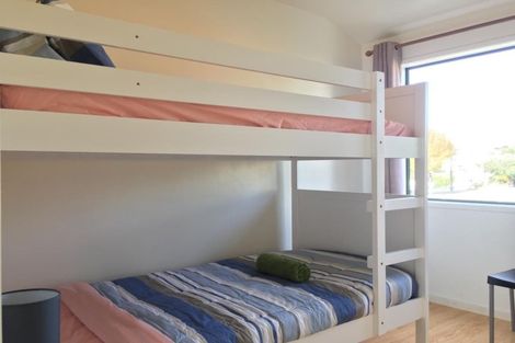 Photo of property in 2/5 Kilham Avenue, Northcote, Auckland, 0627