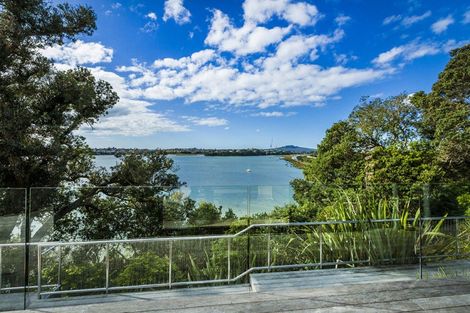 Photo of property in 10a First Avenue, Stanley Point, Auckland, 0624