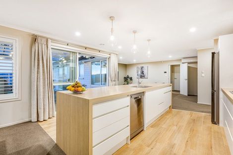 Photo of property in 86 Queen Charlotte Drive, Aotea, Porirua, 5024