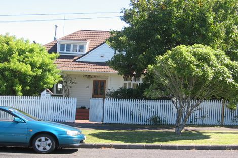 Photo of property in 2/37 Balmain Road, Birkenhead, Auckland, 0626