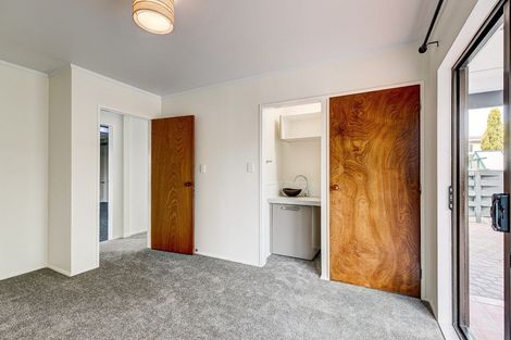 Photo of property in 2/13 Mana Esplanade, Paremata, Porirua, 5026