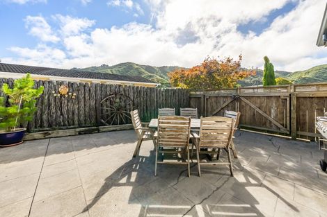Photo of property in 19 Denver Grove, Totara Park, Upper Hutt, 5018