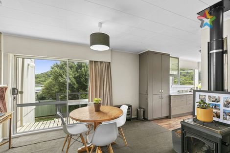 Photo of property in 17 Maple Grove, Maungaraki, Lower Hutt, 5010