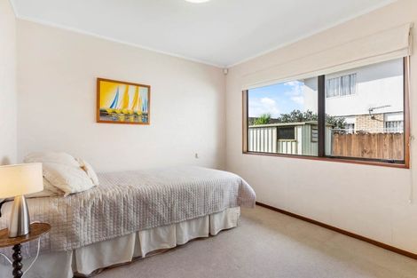 Photo of property in 16 Hayes Place, Half Moon Bay, Auckland, 2012