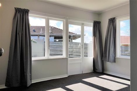 Photo of property in 6 Electra Place, Mangere, Auckland, 2022