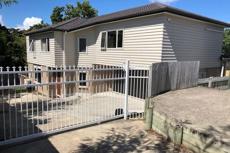 Photo of property in 2/63 Pupuke Road, Birkenhead, Auckland, 0627
