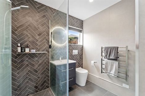 Photo of property in 2/18 Parr Terrace, Castor Bay, Auckland, 0620