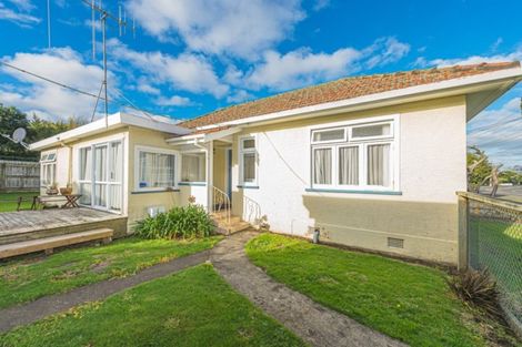 Photo of property in 64 Great North Road, Saint Johns Hill, Whanganui, 4500