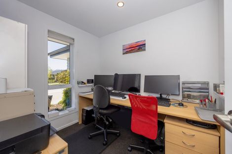 Photo of property in 43 Kingfisher Crescent, Albert Town, Wanaka, 9305