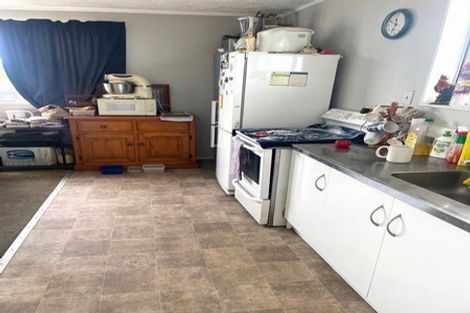 Photo of property in 6 Karyn Street, Castlecliff, Whanganui, 4501