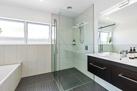 Photo of property in 1 Rapaki Place, Te Atatu Peninsula, Auckland, 0610