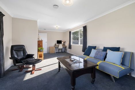 Photo of property in 2 Palliser Place, Milson, Palmerston North, 4414