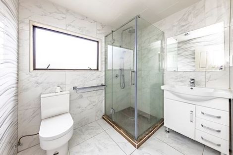 Photo of property in 2/40 Hollyford Drive, Clover Park, Auckland, 2105