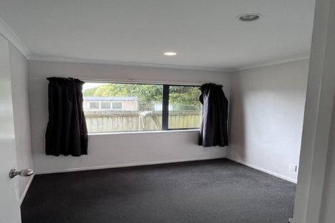 Photo of property in 36 Serwayne Place, Sunnyvale, Auckland, 0612