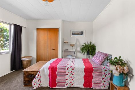 Photo of property in 14 D'arcy Place, Taradale, Napier, 4112