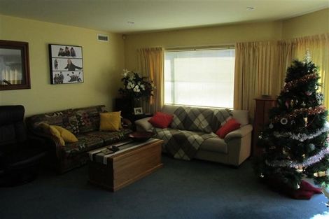 Photo of property in 44 Dress Circle, Newlands, Wellington, 6037