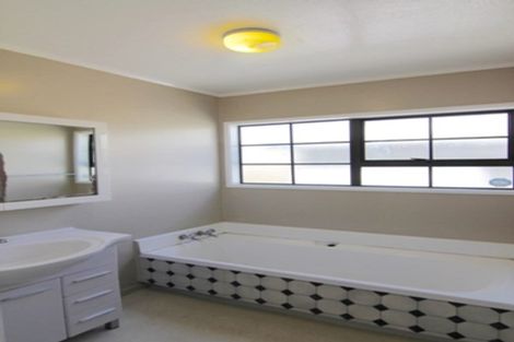 Photo of property in 57 Hollyford Drive, Clover Park, Auckland, 2105